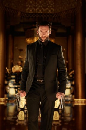 Auch in einem Anzug ein echter Hingucker. Hugh Jackman als Logan in WOLVERINE - WEG DES KRIEGERS © 2013 20th Century Fox