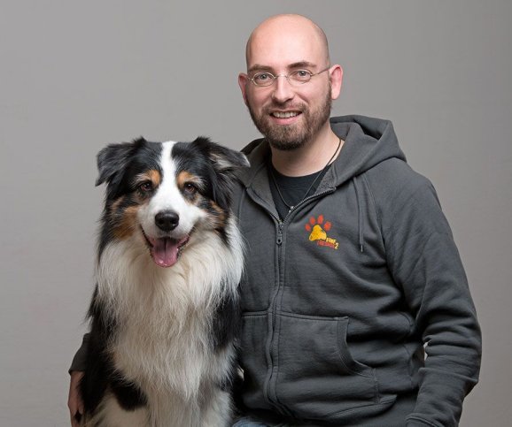 Trainer Gordon Krei und Hund Coffey © 2013 Constantin Film
