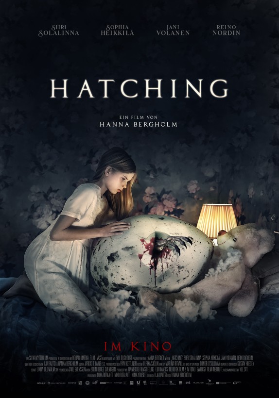Hatching Horrorfilm Poster Kinostart DE