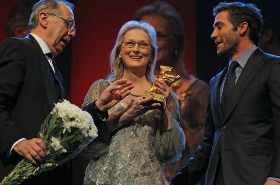 Meryl Streep erhält den goldenen Ehrenbären am 14.02.12 im Berlinale Palast.
